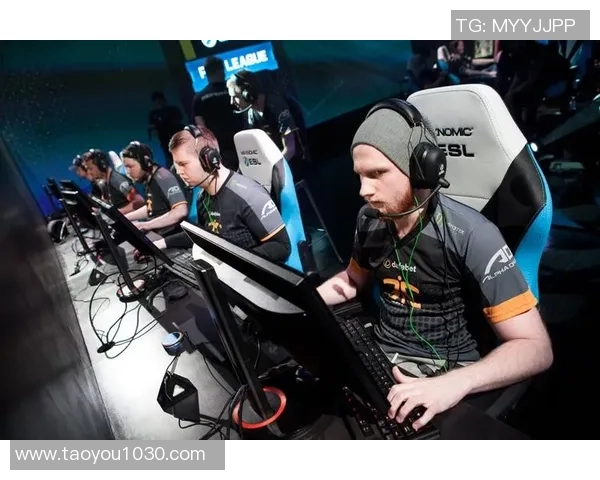 泰坦队与东北联足球队激战正酣谁能在这场较量中脱颖而出