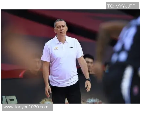 马丁内斯的传奇旅程：从足球场到人生巅峰的奋斗故事